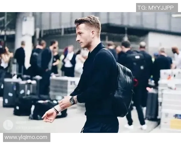 足球之光：帅气动作展现男神风采