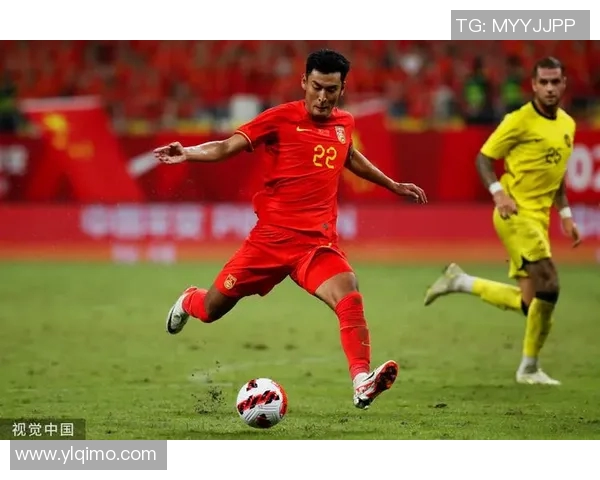 足球球星因伤瘸腿坚持拼搏感动无数球迷热泪盈眶